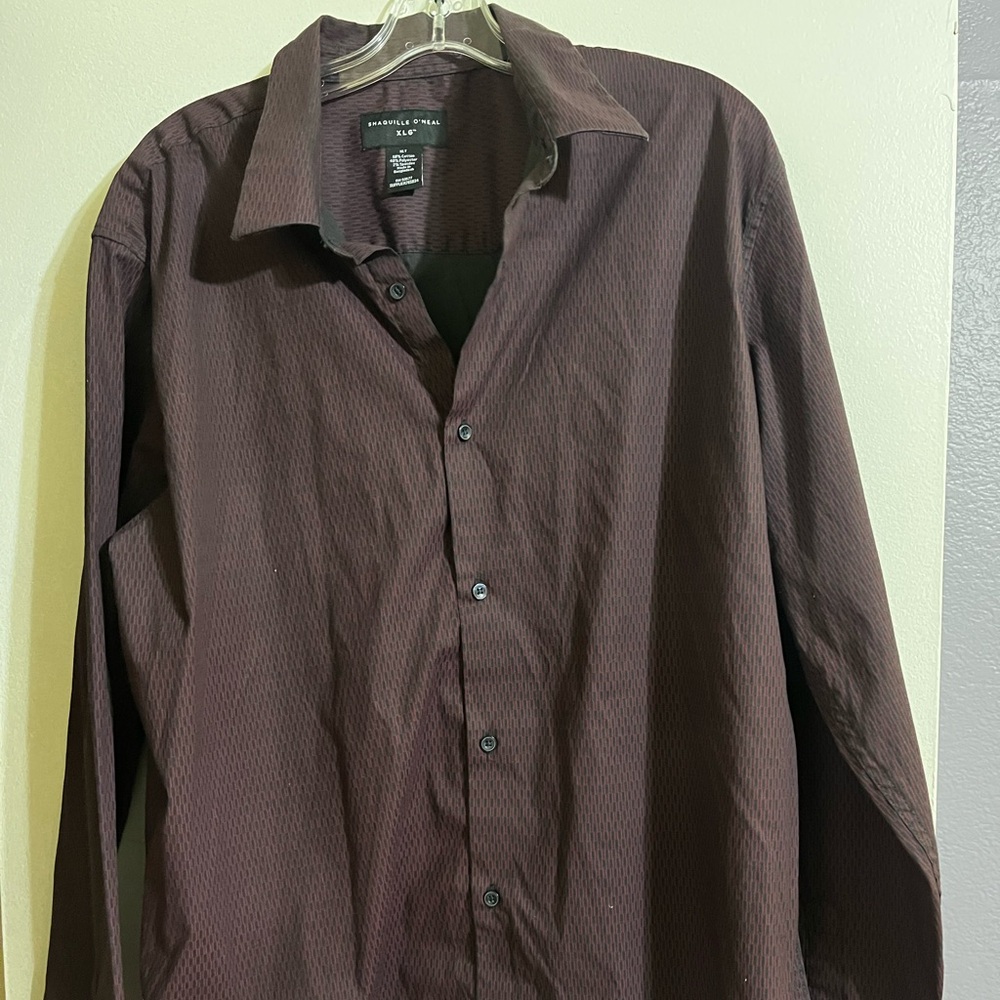 Men's Shaquille O’Neil button dress shirt. Pre-worn. Nice condition! Size XLT.